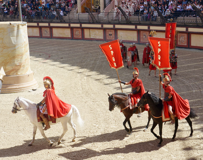 Légionnaires et cavaliers au stadium gallo-romain