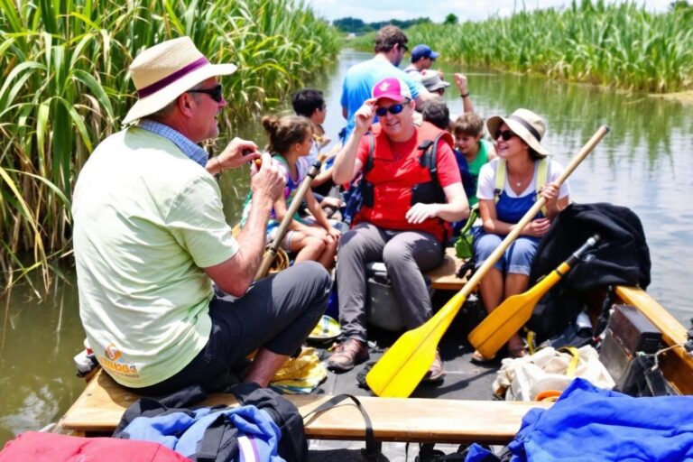 Promenade en barque avec guide dans le Marais Poitevin